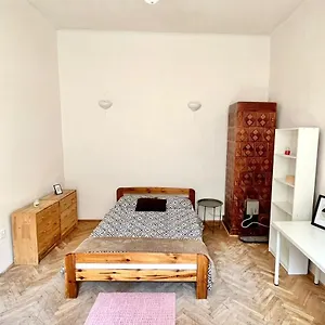  Проживание в семье Bedroom Near The Bus And Train Station